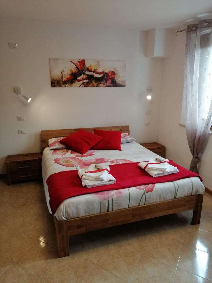 B&B La Casa Di Loretta Paderno Eksteriør billede