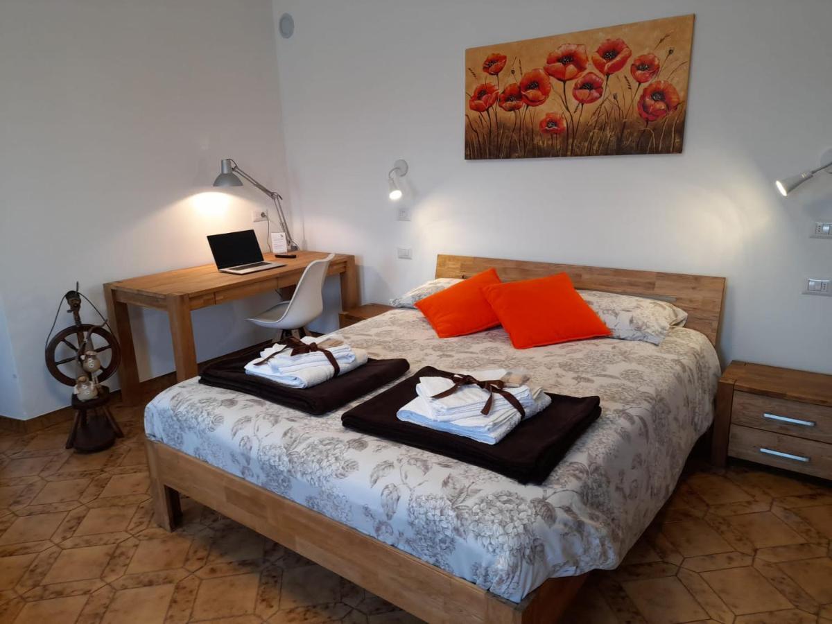 B&B La Casa Di Loretta Paderno Eksteriør billede